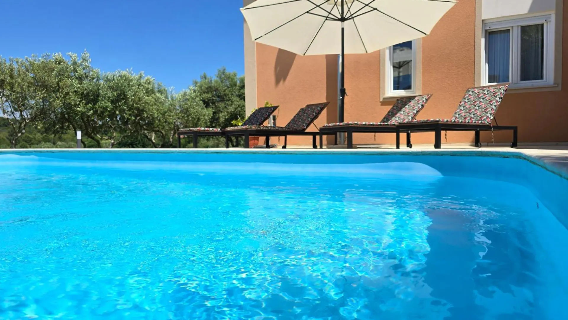 Olive Garden, Apartment With A Private Pool Banjole
